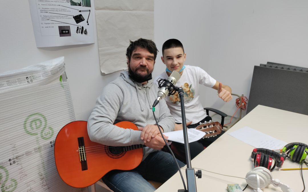 24. 12. 2021 – Praznične melodije iz radia Nuklear polepšale odmore