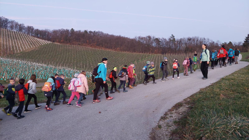 6. 1. 2023 – Planinci OŠ Jurija Dalmatina Krško na nočnem pohodu na Grmado